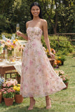 Robe longue fleurie à motifs sans bretelles rose en mousseline avec perles