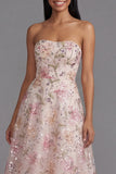 Robe longue fleurie à motifs sans bretelles rose en mousseline avec perles