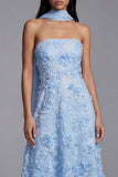 Robe de mariage midi midi fleurie appliquée bleue sans bretelles avec foulard