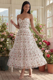 Robe d'invitée de mariage midi champagne tulle ligne A décolleté cœur appliquée