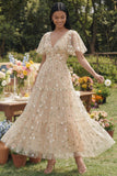 Robe d'invitée de mariage champagne tulle brodé col V manches fluides imprimé floral