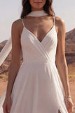 Robe de mariée bohème de plage ivoire maxi à bretelles fines avec fente et écharpe fluide