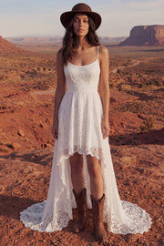 Robe de mariée A Line à bretelles fines en dentelle florale ivoire haute et basse