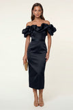 Robe formelle midi moulante en satin noir à épaules découvertes avec fente