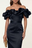 Robe formelle midi moulante en satin noir à épaules découvertes avec fente