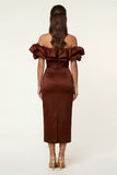 Robe formelle midi moulante en satin noir à épaules découvertes avec fente