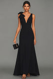 Robe formelle longue à fourreau noir à col en V avec nœud