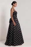 Robe formelle longue longue avec un nœud à pois noirs en satin en satin blanc à pois carré