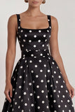 Robe formelle longue longue avec un nœud à pois noirs en satin en satin blanc à pois carré