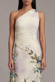 Robe noire à fleurs à motifs d’une épaule