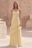 Robe longue de demoiselle d’honneur jaune à bretelles fines avec volants