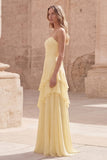 Robe longue de demoiselle d’honneur jaune à bretelles fines avec volants