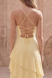Robe longue de demoiselle d’honneur jaune à bretelles fines avec volants