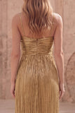 Robe de bal longue de bal à bretelles fines dorées à brides fines fines sans manches