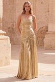 Robe longue de bal dorée bretelée, sans manches et froncée,