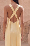 Robe longue en satin sans manches à bretelles jaunes