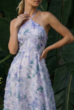Robe formelle longue à fleurs à la ligne A à dos nu et une cape violet clair