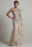 Robe de la mère de la mariée à une épaule à volants en forme de sirène blanche à sequins