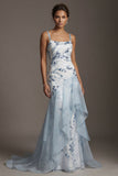Robe de la mère de la mariée à volants en sirène bleu clair à sequins