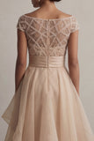 Robe de la mère de la mariée à col bateau à col bateau A line champagne à sequins
