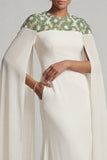 Robe de mère de la mariée à étui en chiffon ivoire à col rond et manches longues