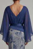 Robe sirène scintillante à col en V bleu marine avec manches de cape