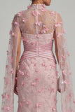 Robe fleurie sirène rose à col illusion avec manches cape