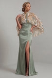 Robe de la mère de la mariée en satin vert clair avec une cape détachable