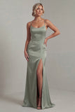 Robe de la mère de la mariée en satin vert clair avec une cape détachable