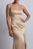 Robe de la mère de la mariée en satin sirène champagne avec cape détachable