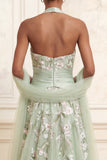 Longue robe de bal de fin d’année poussiéreuse sauge à col nu à col nu en tulle brodée à fentes