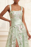 Robe de bal longue brodée en tulle sauge poussiéreuse à col carré avec fente