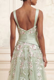 Robe de bal longue brodée en tulle sauge poussiéreuse à col carré avec fente