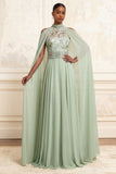 Robe longue de bal longue brodée en tulle sauge à col nu à col en A avec une cape