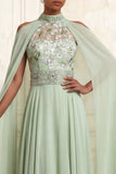 Robe longue de bal longue brodée en tulle sauge à col nu à col en A avec une cape
