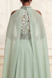 Robe longue de bal longue brodée en tulle sauge à col nu à col en A avec une cape