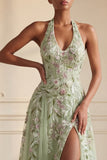 Sequins de dos dos cou en sauge poussiéreuse Une longue robe de bal en tulle brodée avec fente