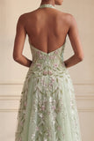 Sequins de dos dos cou en sauge poussiéreuse Une longue robe de bal en tulle brodée avec fente