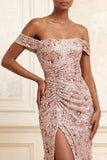Blush scintillant tombant sur les épaules sirène paillettes robe longue de bal froncée avec fente