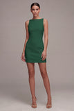 Petite robe blanche bodycon mouillante en satin à col bateau