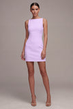 Petite robe blanche bodycon mouillante en satin à col bateau