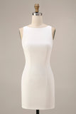 Petite robe blanche bodycon mouillante en satin à col bateau