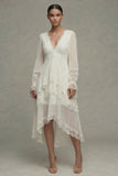 Robe de fiançailles Midi blanche à col en V à volants avec dentelle