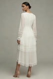 Robe de fiançailles Midi blanche à col en V à volants avec dentelle