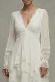 Robe de fiançailles Midi blanche à col en V à volants avec dentelle