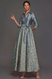 Collet bleu poussiéreux à col A Line Longue robe formelle fleurie avec nœud