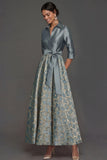 Collet bleu poussiéreux à col A Line Longue robe formelle fleurie avec nœud