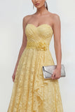 Robe de mariage jaune en dentelle longue en dentelle avec une fleur 3D