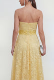 Robe de mariage jaune en dentelle longue en dentelle avec une fleur 3D