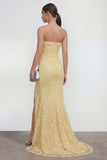Robe longue invitée de mariage en dentelle jaune sans bretelles sirène avec fente